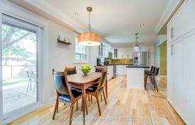 9 odalılar şehir içinde müstakil ev Etobicoke'de, Kanada. C$2,059,000