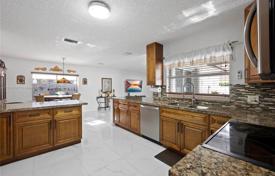 Şehir içinde müstakil ev – Pembroke Pines, Broward, Florida,  Amerika Birleşik Devletleri. $849,000