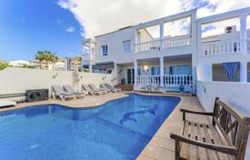 4 odalılar konak 364 m² Los Cristianos'da, İspanya. 850,000 €