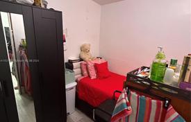 2 odalılar şehir içinde müstakil ev 155 m² Miami'de, Amerika Birleşik Devletleri. $550,000