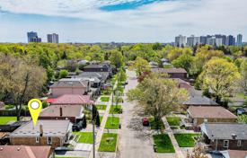 10 odalılar şehir içinde müstakil ev Scarborough'da, Kanada. C$1,308,000