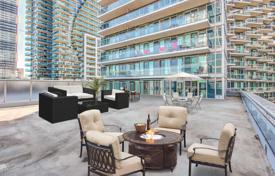 3 odalılar daire Lake Shore Boulevard West'da, Kanada. C$873,000