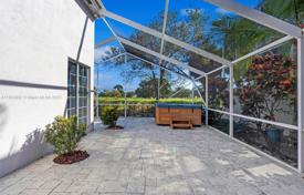 Şehir içinde müstakil ev – Pembroke Pines, Broward, Florida,  Amerika Birleşik Devletleri. $698,000