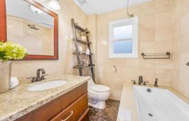 7 odalılar şehir içinde müstakil ev Etobicoke'de, Kanada. C$1,683,000