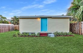 Şehir içinde müstakil ev – West Palm Beach, Florida, Amerika Birleşik Devletleri. $369,000