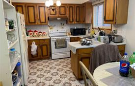 10 odalılar konak North York'da, Kanada. C$1,315,000