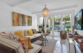 Şehir içinde müstakil ev – Miami sahili, Florida, Amerika Birleşik Devletleri. $2,800,000