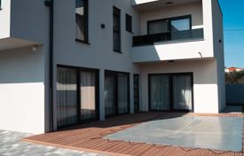 3 odalılar şehir içinde müstakil ev 198 m² Pomer'da, Hırvatistan. 1,172,000 €