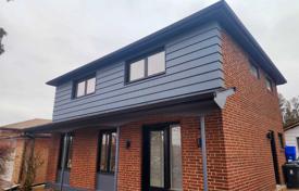 3 odalılar şehir içinde müstakil ev Etobicoke'de, Kanada. C$1,446,000