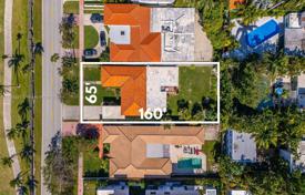 Şehir içinde müstakil ev – Miami sahili, Florida, Amerika Birleşik Devletleri. $3,400,000