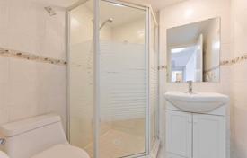 5 odalılar daire Scarborough'da, Kanada. C$921,000