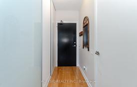 4 odalılar daire Charles Street East'da, Kanada. C$903,000