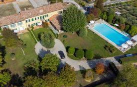 15 odalılar villa 700 m² Asti'de, İtalya. Price on request