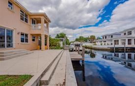 Şehir içinde müstakil ev – Fort Lauderdale, Florida, Amerika Birleşik Devletleri. $1,300,000