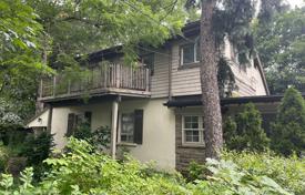 10 odalılar şehir içinde müstakil ev North York'da, Kanada. C$1,611,000