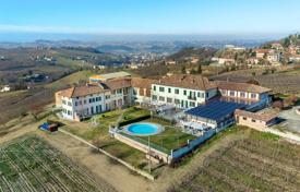 10 odalılar konak Asti'de, İtalya. 2,900,000 €