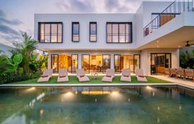 6 odalılar villa 419 m² Jalan Umalas'da, Endonezya. $825,000