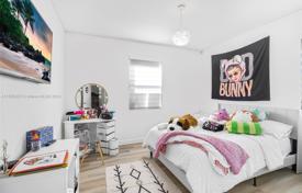 5 odalılar şehir içinde müstakil ev 359 m² Miami'de, Amerika Birleşik Devletleri. $900,000