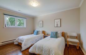 15 odalılar şehir içinde müstakil ev North York'da, Kanada. C$2,623,000