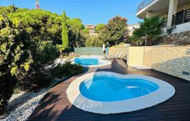 7 odalılar şehir içinde müstakil ev Lloret de Mar'da, İspanya. 950,000 €
