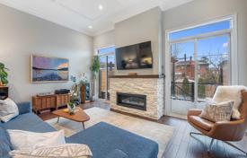 3 odalılar şehir içinde müstakil ev Etobicoke'de, Kanada. C$2,502,000