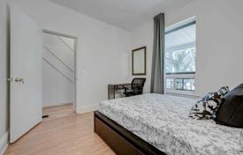 6 odalılar şehir içinde müstakil ev Etobicoke'de, Kanada. C$1,709,000
