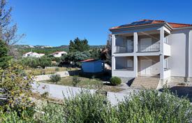 6 odalılar şehir içinde müstakil ev 214 m² Primorje-Gorski Kotar County'da, Hırvatistan. 600,000 €