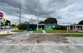 5 odalılar şehir içinde müstakil ev 167 m² Miami Gardens'da, Amerika Birleşik Devletleri. $500,000