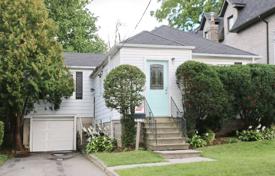 4 odalılar şehir içinde müstakil ev North York'da, Kanada. C$1,844,000