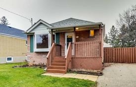 3 odalılar şehir içinde müstakil ev Scarborough'da, Kanada. C$1,552,000