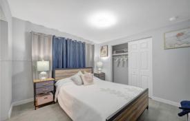3 odalılar şehir içinde müstakil ev 90 m² Miami'de, Amerika Birleşik Devletleri. $699,000