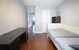 10 odalılar şehir içinde müstakil ev North York'da, Kanada. C$1,676,000