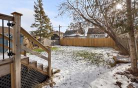 3 odalılar şehir içinde müstakil ev Etobicoke'de, Kanada. C$1,156,000