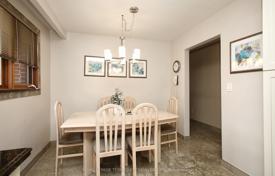 11 odalılar şehir içinde müstakil ev North York'da, Kanada. C$1,287,000