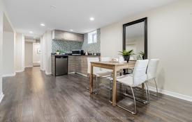 7 odalılar şehir içinde müstakil ev Etobicoke'de, Kanada. C$2,068,000