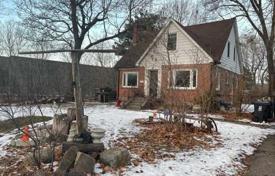 4 odalılar şehir içinde müstakil ev North York'da, Kanada. C$1,708,000