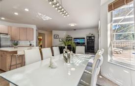 Şehir içinde müstakil ev – Pembroke Pines, Broward, Florida,  Amerika Birleşik Devletleri. $978,000
