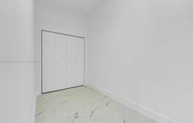 5 odalılar şehir içinde müstakil ev 330 m² Miami'de, Amerika Birleşik Devletleri. $1,695,000