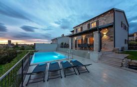 6 odalılar şehir içinde müstakil ev 355 m² Istria County'da, Hırvatistan. 790,000 €