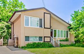 8 odalılar şehir içinde müstakil ev Scarborough'da, Kanada. C$1,629,000