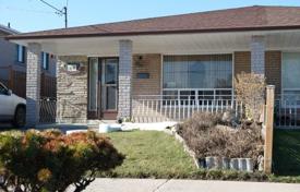 8 odalılar konak North York'da, Kanada. C$1,186,000