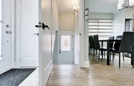 10 odalılar şehir içinde müstakil ev Scarborough'da, Kanada. C$1,289,000