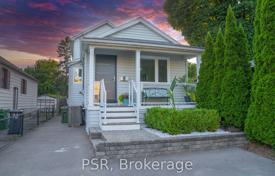 5 odalılar şehir içinde müstakil ev Etobicoke'de, Kanada. C$1,622,000