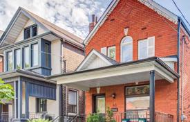 4 odalılar şehir içinde müstakil ev Old Toronto'da, Kanada. C$1,730,000