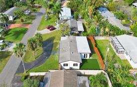 Şehir içinde müstakil ev – Wilton Manors, Broward, Florida,  Amerika Birleşik Devletleri. $999,000