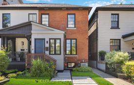 7 odalılar konak Old Toronto'da, Kanada. C$1,916,000