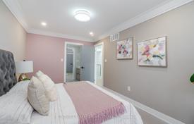 12 odalılar şehir içinde müstakil ev Scarborough'da, Kanada. C$2,214,000