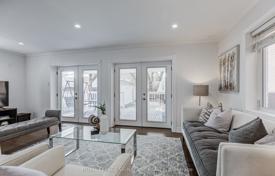 11 odalılar şehir içinde müstakil ev Scarborough'da, Kanada. C$1,568,000