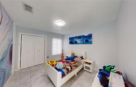 3 odalılar şehir içinde müstakil ev 115 m² Miami'de, Amerika Birleşik Devletleri. $499,000