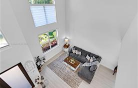 5 odalılar şehir içinde müstakil ev 375 m² Miami'de, Amerika Birleşik Devletleri. $1,600,000